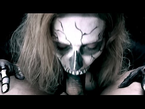 ❤️ Zazavavy demonia minono akoho amin'ny vavany mainty sy mitelina kibo. ☑ Super sex aminay ️❤